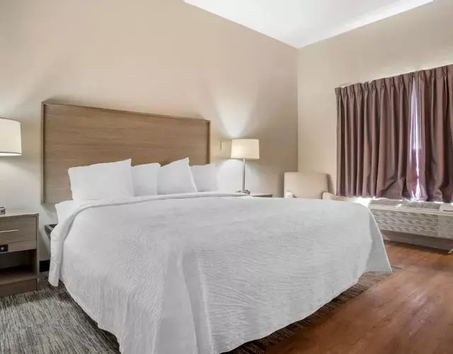 Red Roof PLUS & Suites Vicksburg