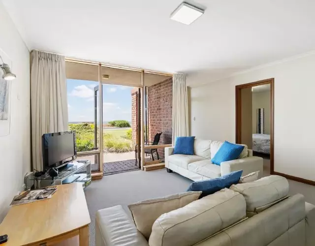 By The Sea Beachfront Apartment Wifi