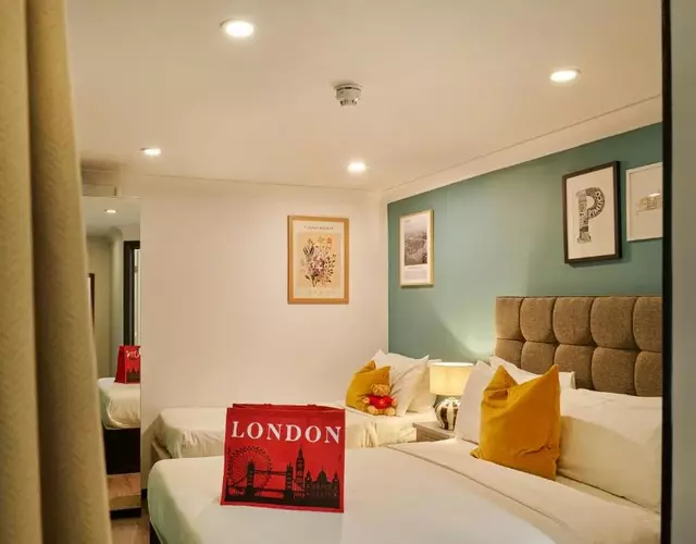 Huttons Hotel, Victoria London