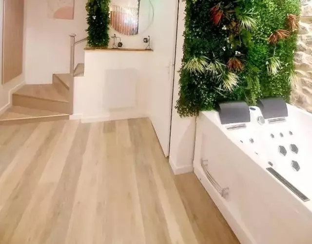 Love Room chic et intime idéale pour un séjour à deux avec jacuzzi et balcon