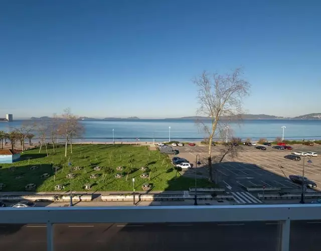 Primera Linea de Playa Samil Costa con Garaje Incluido
