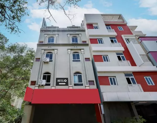 Super Hotel O Hanuman Pet Near Railway Station