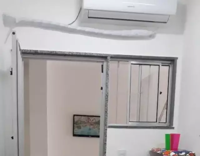 Sua Kitnet na Praia 12 Atenção PEQUENA Só prá dormir Ambiente Familiar Ar Cond TV Microondas Frigobar Internet Centro