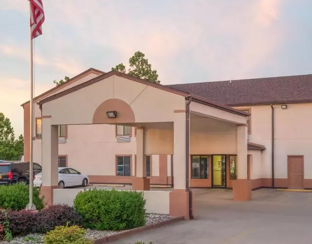 Super 8 by Wyndham Vincennes
