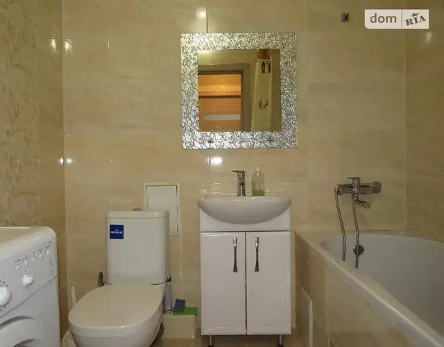 Хмельницьке шосе 122а