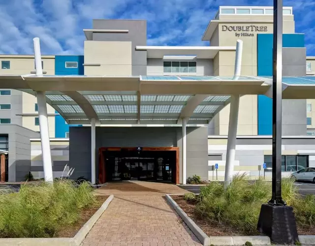 DoubleTree by Hilton Oceanfront Virginia Beach