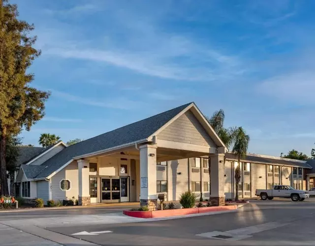 Best Western Town & Country Lodge