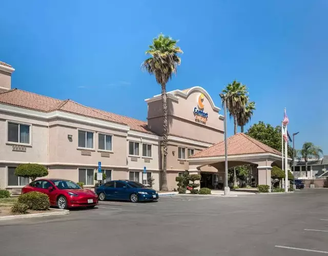 Comfort Suites
