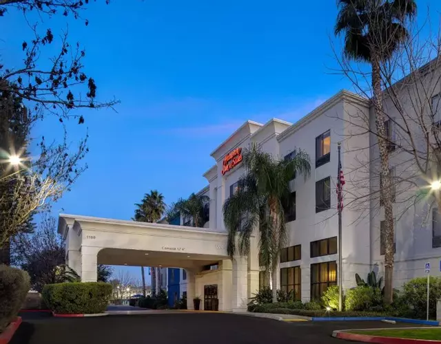 Hampton Inn & Suites Tulare