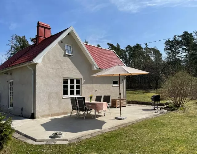 Avskilt nyrenoverat hus på stor naturtomt med närheten till både Visby och havet