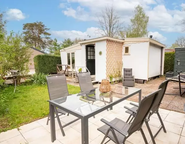 Knus huisje op kindvriendelijk park met zwembad