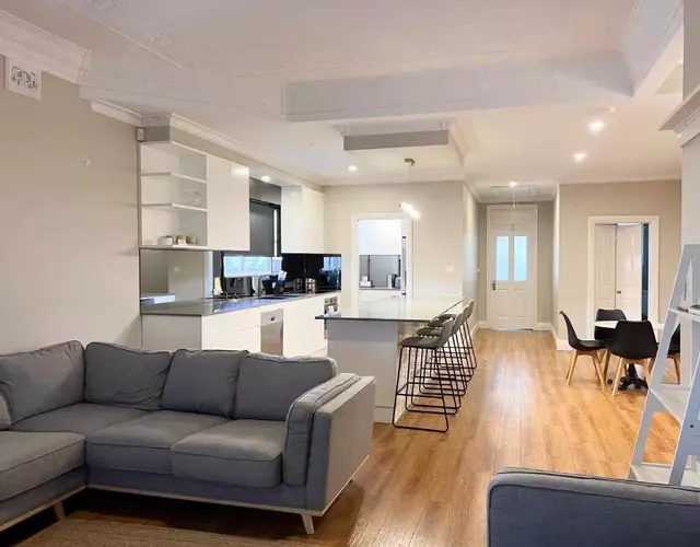 Cheerful 3-bedroom home with free parking on site