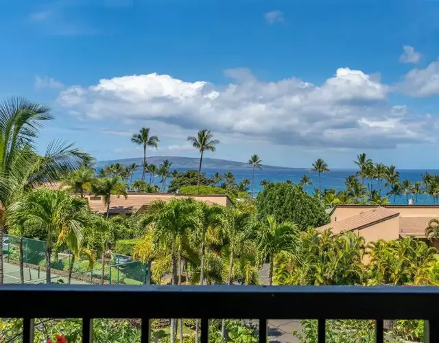 Beautifully remodeled ocean view condo in Wailea WE27B