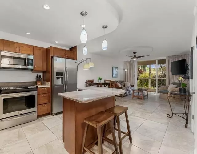Luxury Condo at Kameole Beach T106