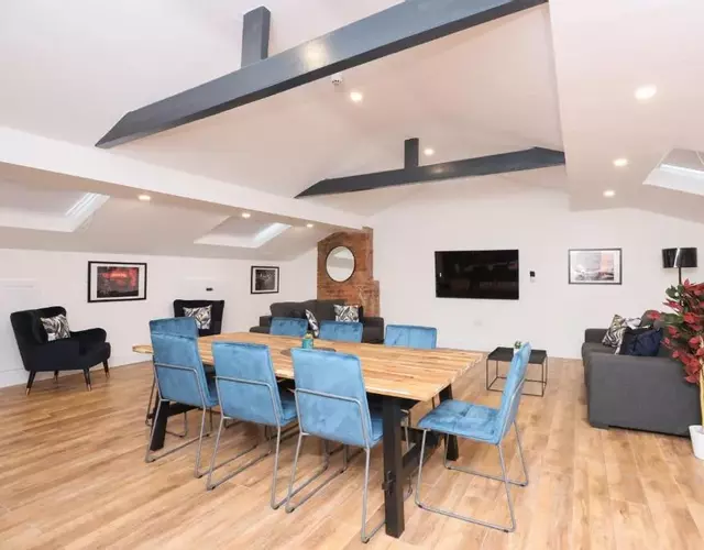 Concert Square Apartments By Happy Days