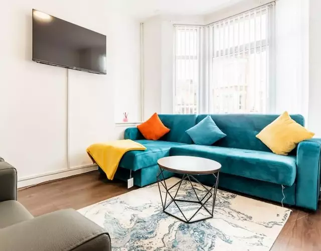 Home Near Anfield and Everton FC with FREE Parking
