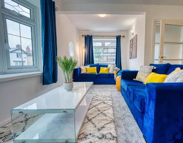 Modern 3 Bedroom 2 Bath House with Parking by 360Midlands Wednesbury, Birmingham