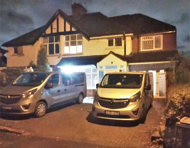 Walsall, M6 J10 - 7 beds, Sleeps 9, Super Wifi, Free Parking, min 4 nights