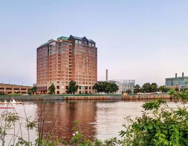DoubleTree Suites by Hilton Hotel Boston - Cambridge