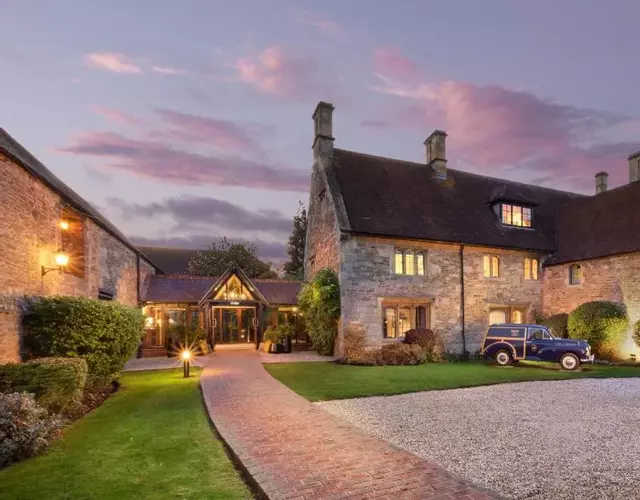 voco Oxford Thames by IHG