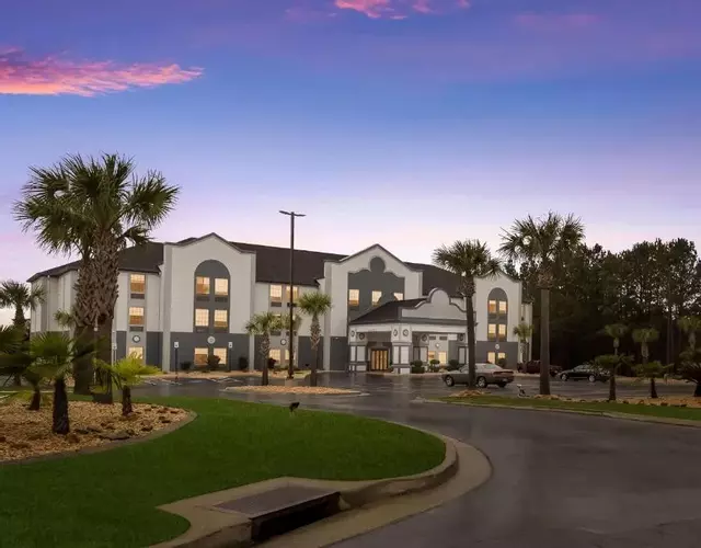 Best Western Bradbury Inn & Suites