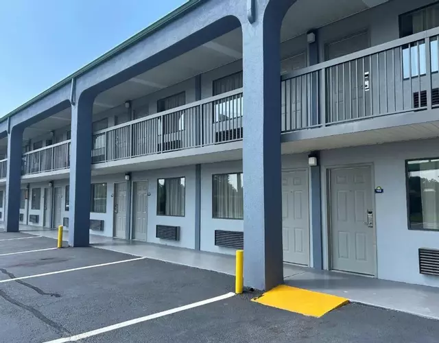 Days Inn by Wyndham Byron