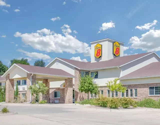 Super 8 by Wyndham Cedar Falls