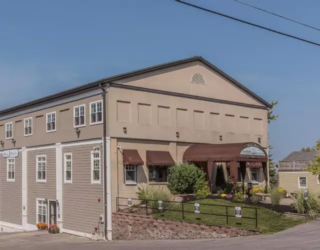 Harbor House Inn