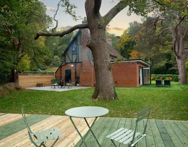 Amos Lodge Deluxe Accommodation