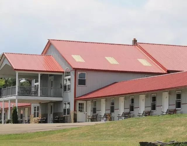 Golden Knight Inn and Suites