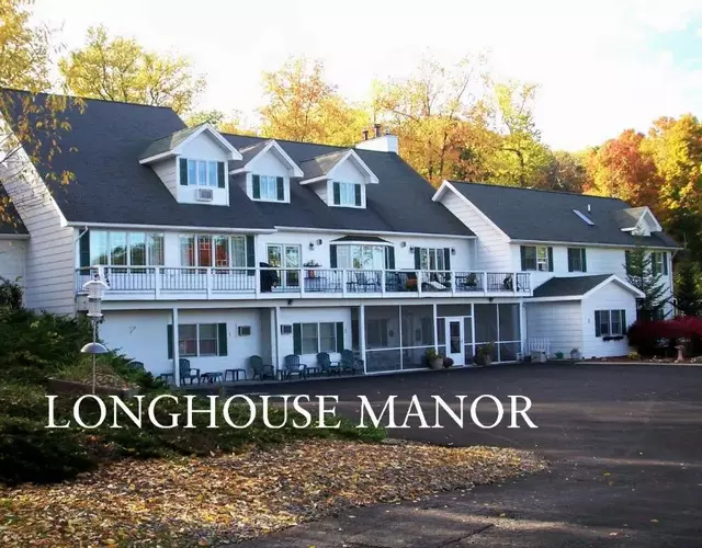 Longhouse Manor B&B