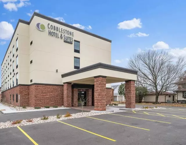 Cobblestone Hotel & Suites - Mosinee