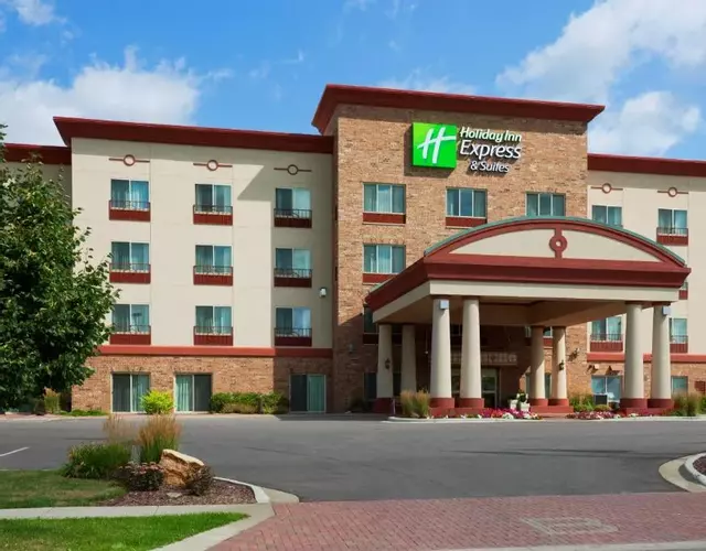 Holiday Inn Express & Suites Wausau by IHG