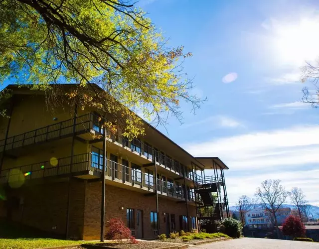 Hillside Lodge