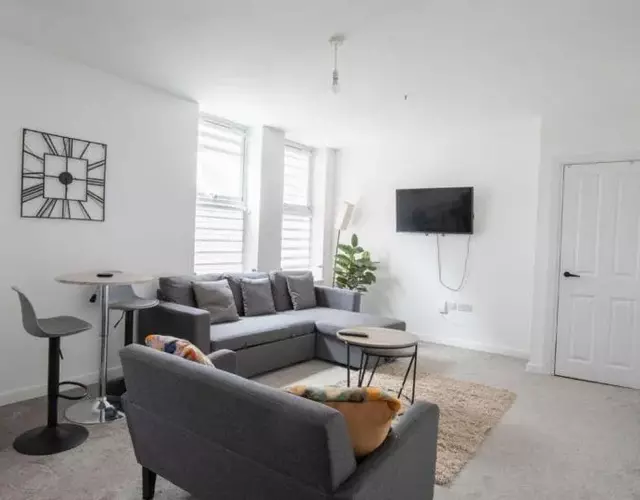 Business & Family-Friendly 2BR Racecourse Park 5min to Town & Hospital Parking WiFi