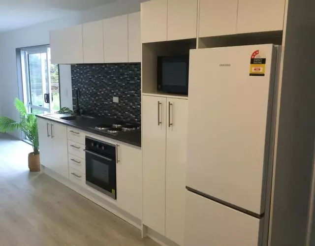 Holly's Flat Close to Ferry