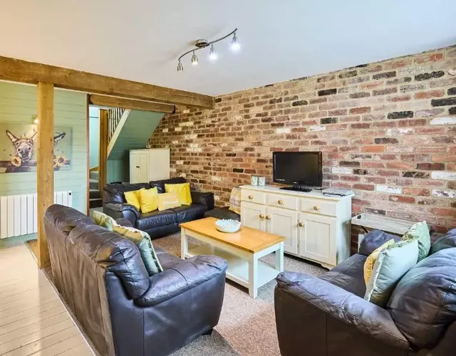 Host & Stay - West Barn