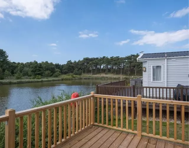 Pinewoods Lakeside Luxe no.1 - no dogs