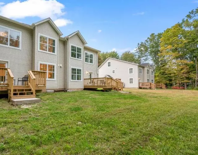 Ideal Family Stay Sleeps 20 in Bloomfield, CT