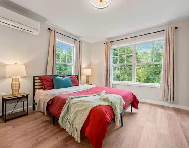 Spacious House with King Beds in Prime Location