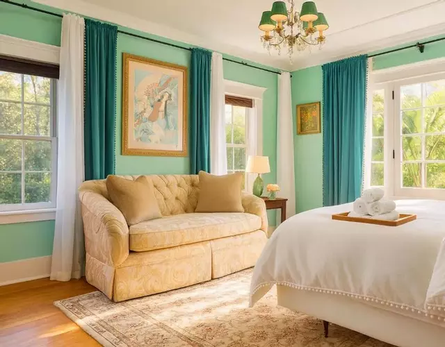 Central Hollywood Homestay Getaway