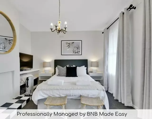 Clinton Cottage 1860s Heritage Home Walk to CBD