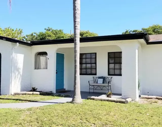 Whole House+Renovated+Pool+Lanai+BBQ+Close to All