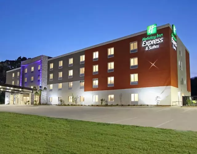 Holiday Inn Express & Suites Columbus North by IHG