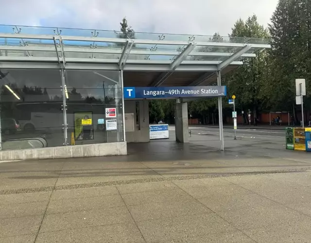 Comfort cottage guest home near subway station, bus and downtown