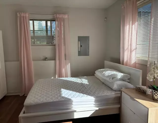 Cozy Bedroom Near Beach, Stanley Park, Cypress Mountain, Downtown Vancouver