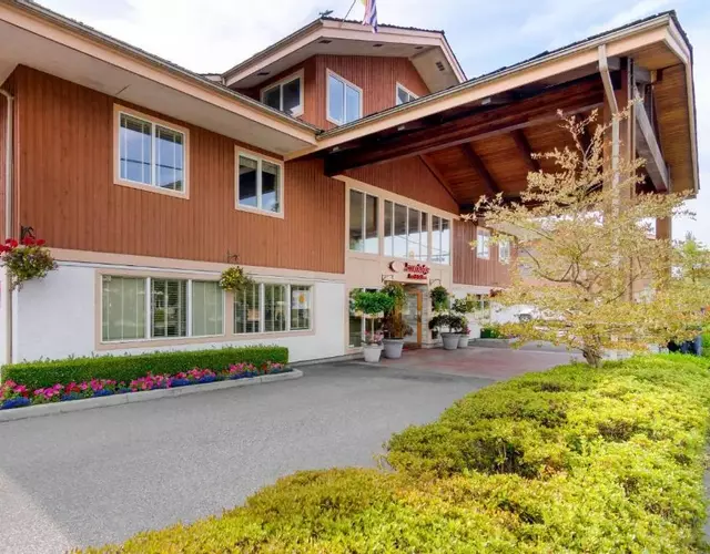 Econo Lodge Inn & Suites