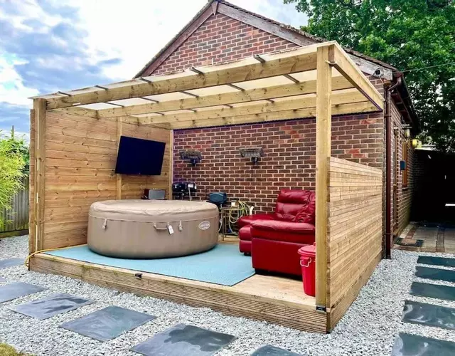 1 Bedroom home with hot tub & private garden
