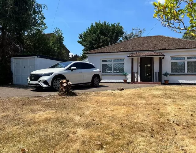 NEAR AIRPORT Fully Detached Home with 2 Off-Street Parking Spaces