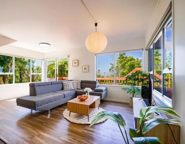 Scenic Escape with Stunning Sea Views in Raumanga